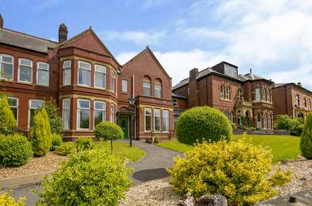 Longwood Lodge Care Home - Care Home