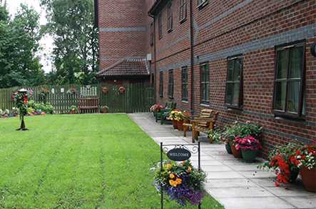 Lyndhurst Residential Care Home - Care Home