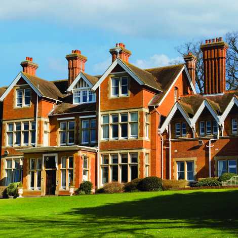 Oaken Holt - Care Home