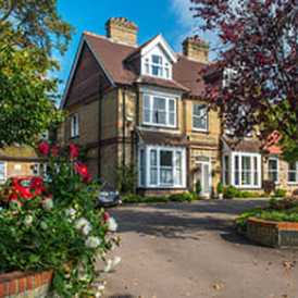 Lyndhurst Residential Care Home - Care Home