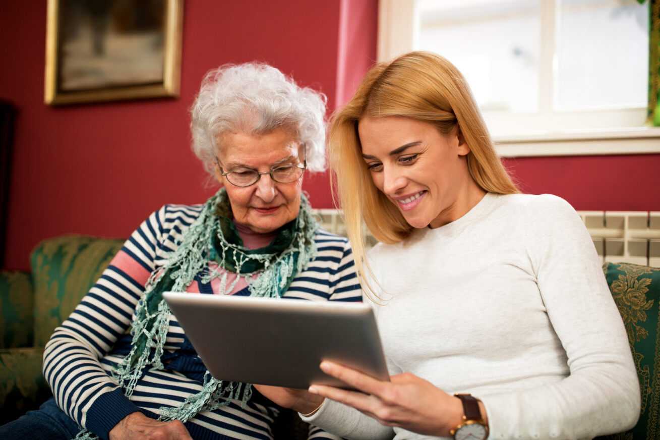 grandma and grandaughter search for home care on Autumna