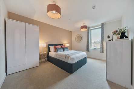 Apartment 2 - 2-Bedroom Ground Floor with landscaped gardens image 3