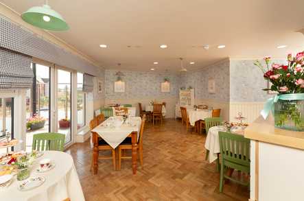 Layston Grove Care Home Care Home Buntingford  - 4