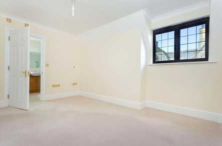 Newlands of Stow Apartment 11 image 3