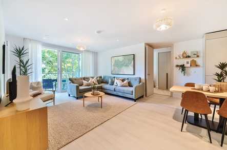 Cobham Bowers 1st Floor Apartment image 5