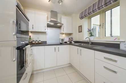 Hollis Court One Bedroom Apartment image 3