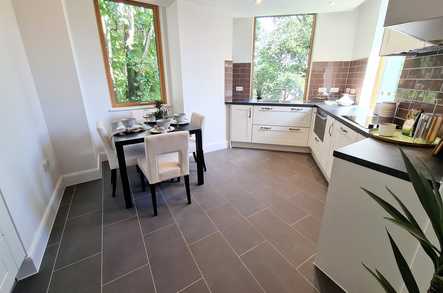 Apartment 15 image 2
