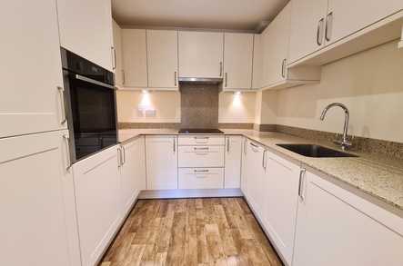 Apartment 12 image 3