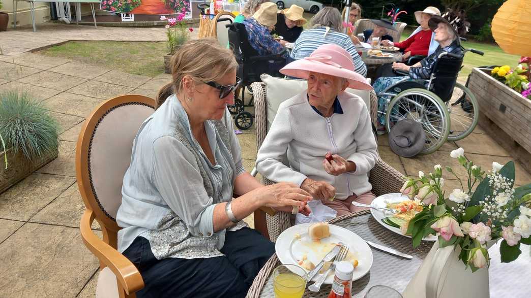 Bridge House Nursing Home Care Home Twyford activities-carousel - 3