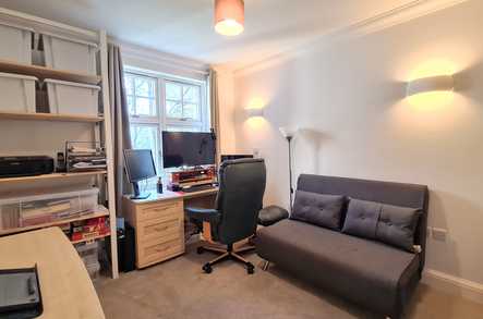 Apartment 9 image 5
