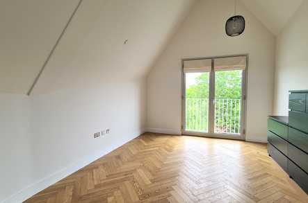 Apartment 18 image 3