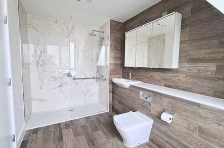 Apartment 18 image 4