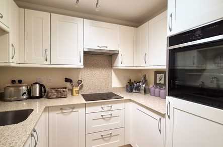 Apartment 28 image 3