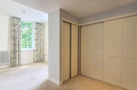 Apartment 17 image 4