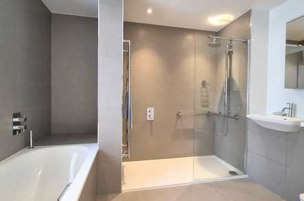 Apartment 17 image 5