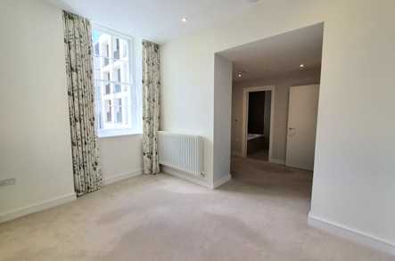 Apartment 17 image 3