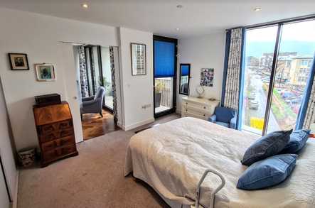 Apartment 34 image 4