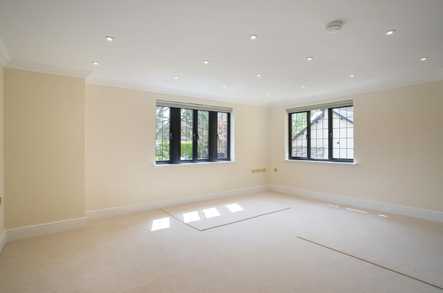 Newlands of Stow Apartment 8 image 4