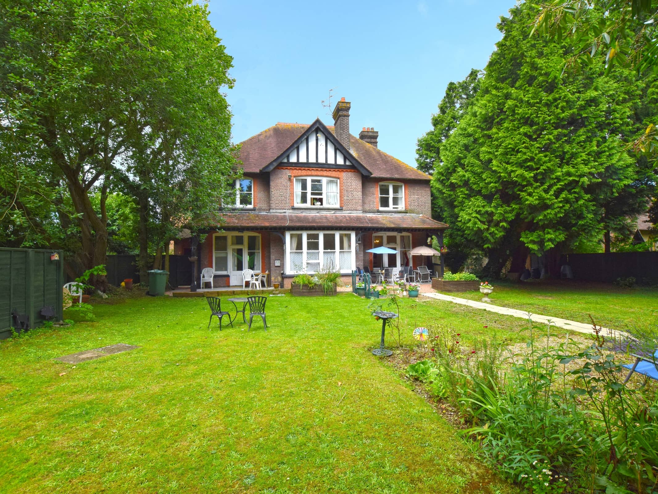 Woodside Nursing and Residential Care Home Care Home Luton, LU1 4BJ