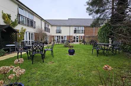 Pine Lodge Care Home Care Home Sittingbourne  - 5