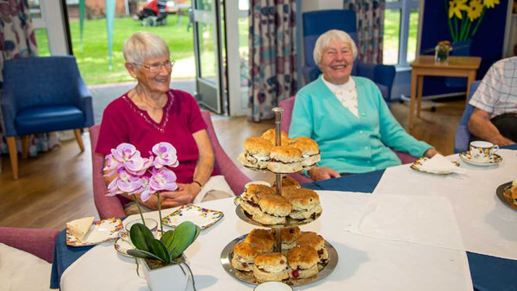 Whitgift House Care Home Croydon meals-carousel - 1