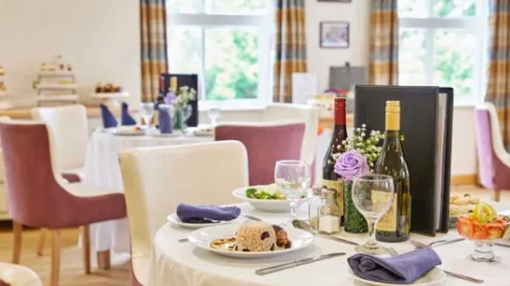 Albany Lodge Care Home Croydon meals-carousel - 3