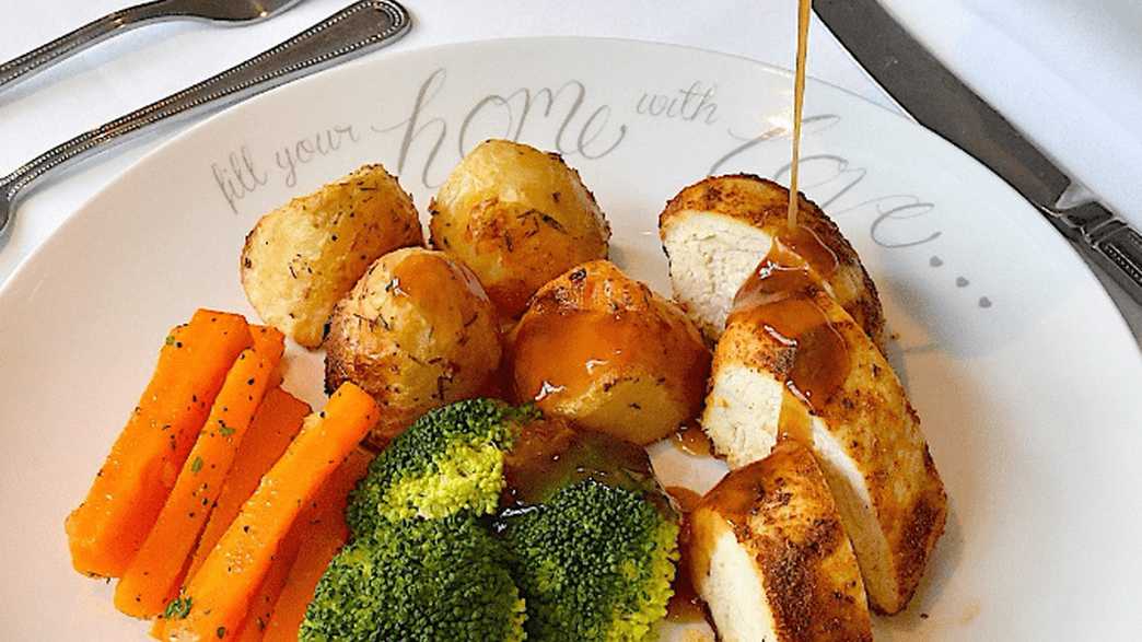 Blaenos House Nursing Home Care Home Llandovery meals-carousel - 2