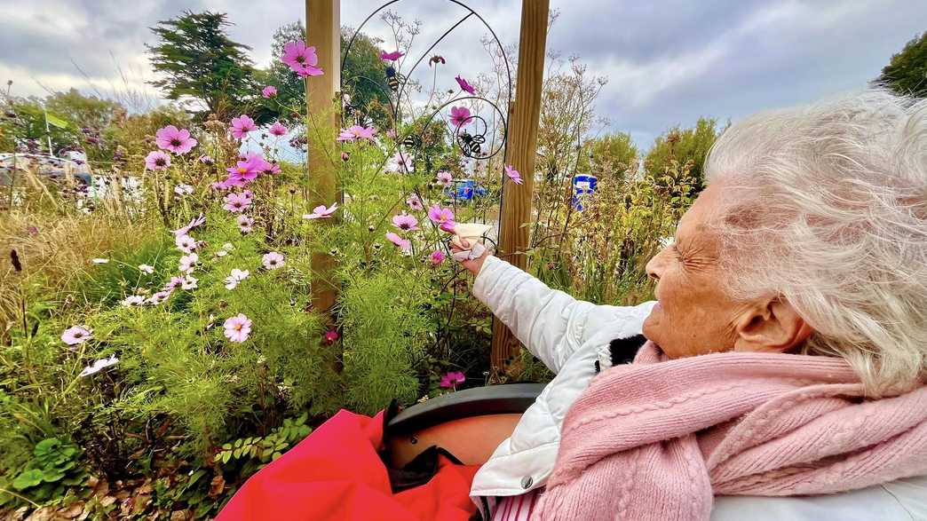 Anning House Care Home Weymouth activities-carousel - 11