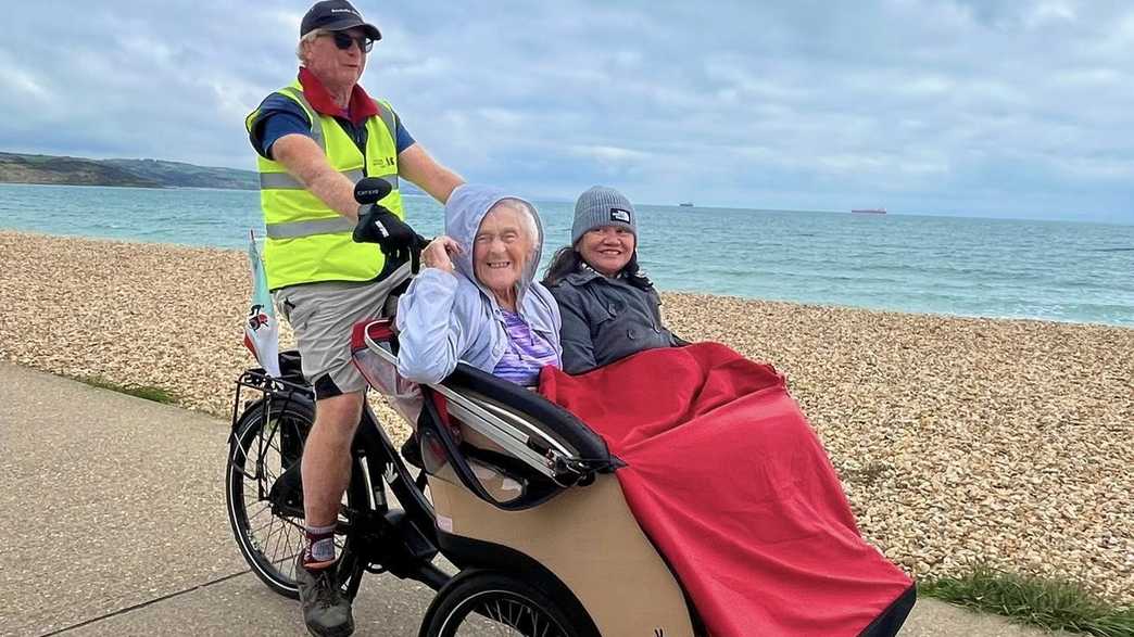 Anning House Care Home Weymouth activities-carousel - 12