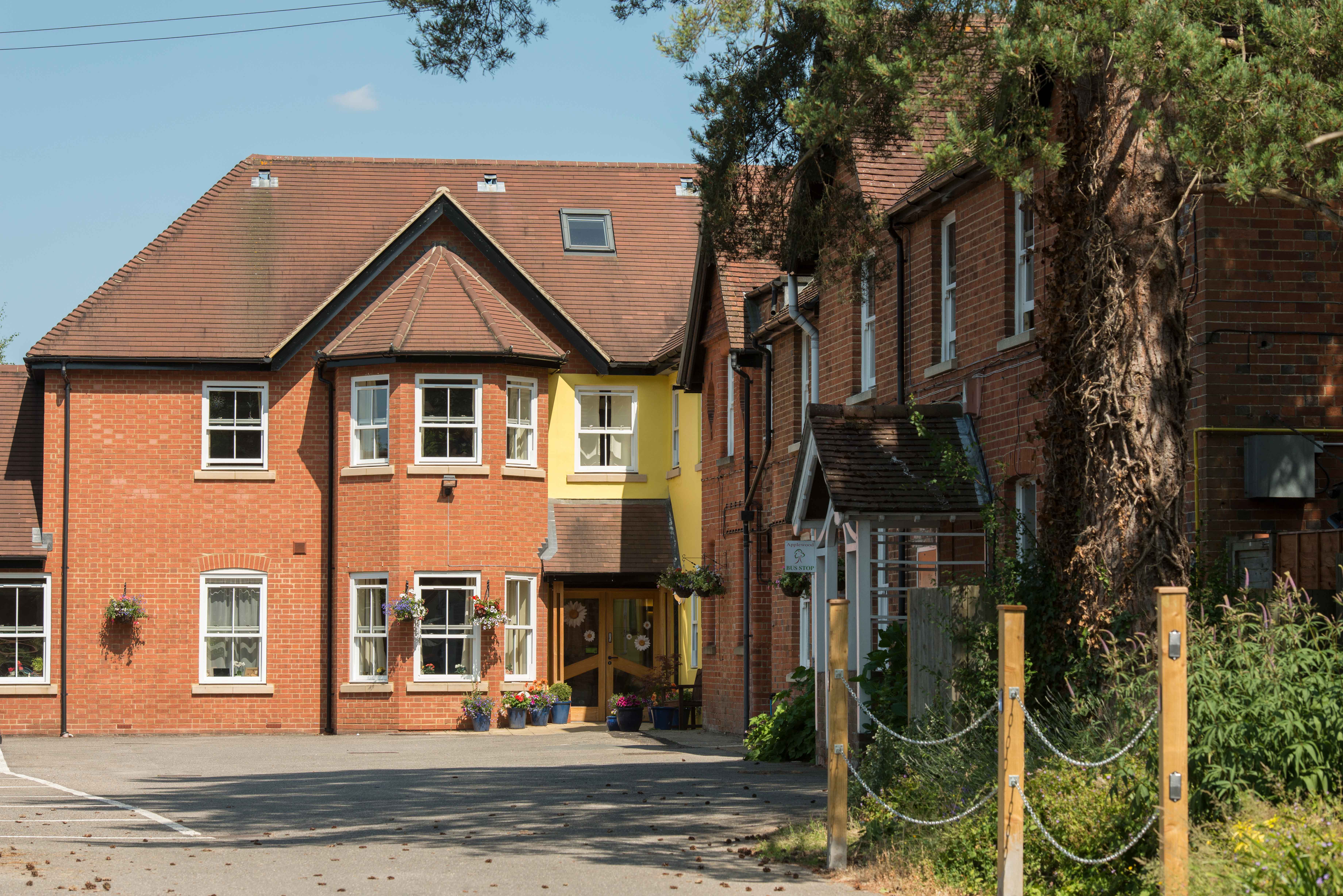 Applewood Care Home Care Home Basingstoke, RG26 5BZ