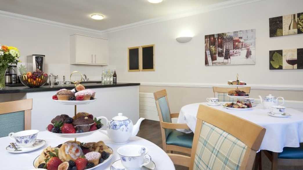 Ashbrook Court Care Home Care Home London meals-carousel - 1