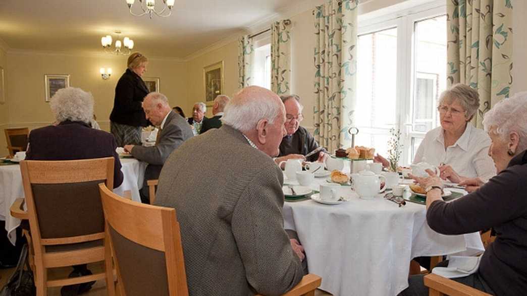 Azalea Court Care Home Enfield meals-carousel - 1