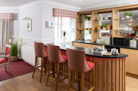 Queens Court Care Home Care Home Buckhurst Hill  - 2