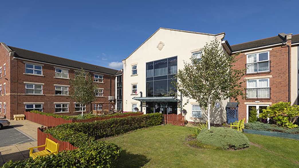 Berkeley Court Care Home Care Home Leeds buildings-carousel - 6