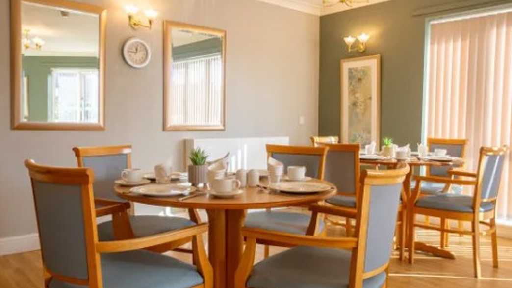 Berkeley House Care Home Hull meals-carousel - 1