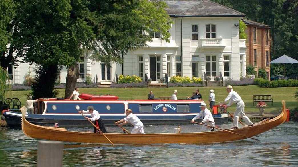 Thamesfield Retirement Living Henley-on-Thames wellbeing-carousel - 3