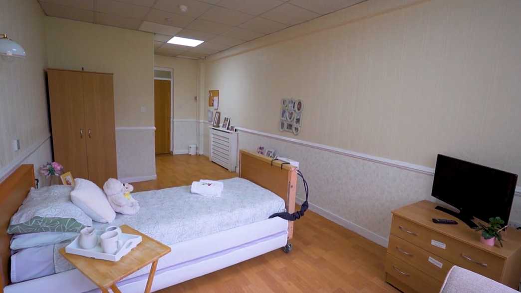 Broadway Nursing and Residential Care Home Liverpool accommodation-carousel - 4