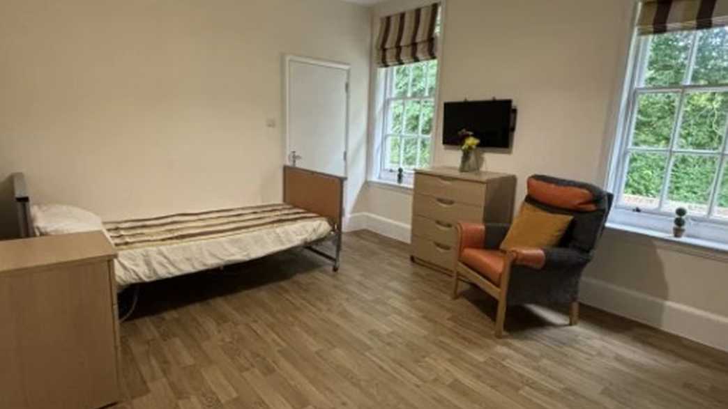 Broome End Care Home Mountfichet accommodation-carousel - 1