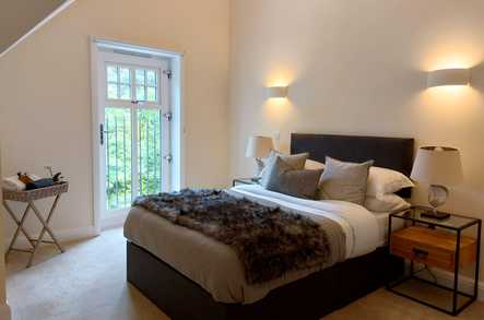 Apartment 8 image 3
