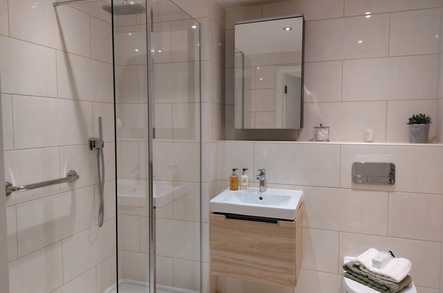 Apartment 8 image 4