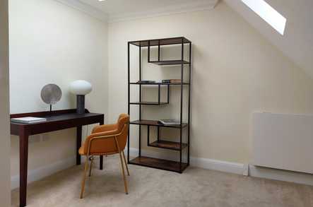 Apartment 8 image 5