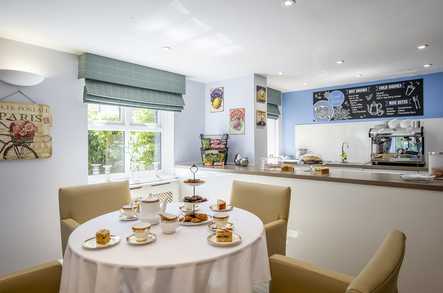 The Spinney Care Home Care Home London  - 4
