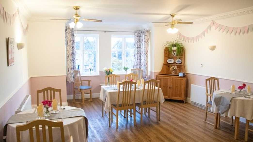 Cameron House Care Home Basildon meals-carousel - 1