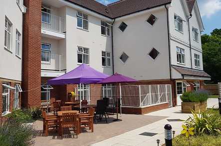 Cedar View Care Home Croydon  - 5