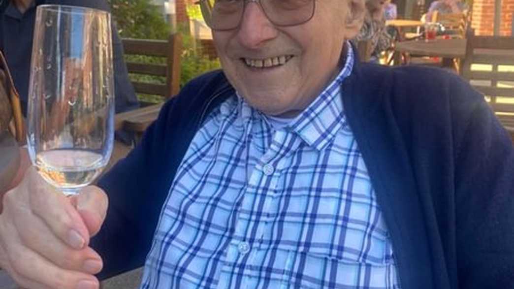 Abbots Wood Manor Care Home Hailsham activities-carousel - 4