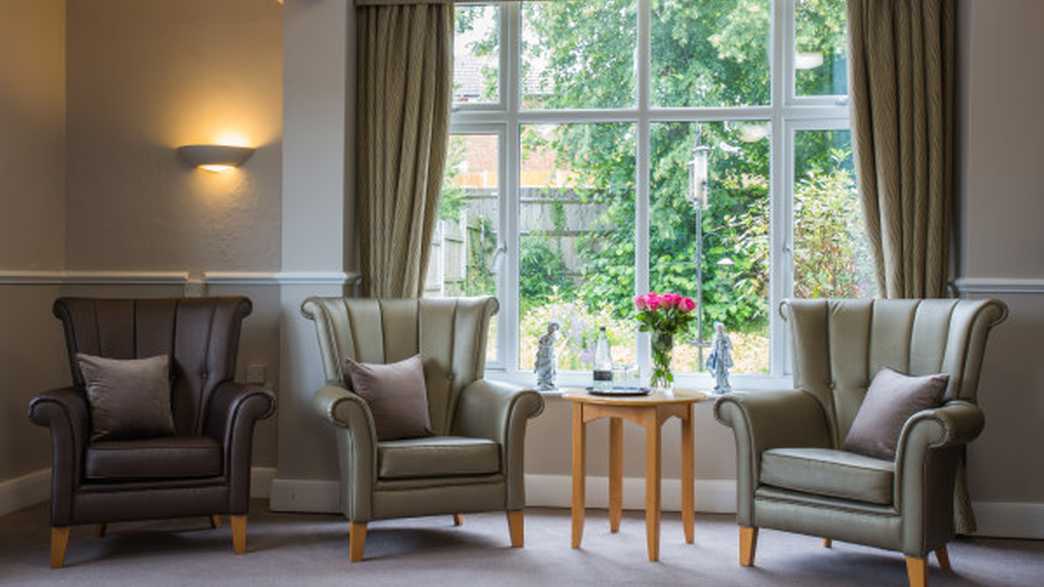 Clare House Care Home Care Home Uxbridge buildings-carousel - 2