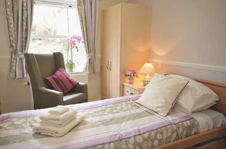 Cleveland House Care Home Care Home Huddersfield  - 5