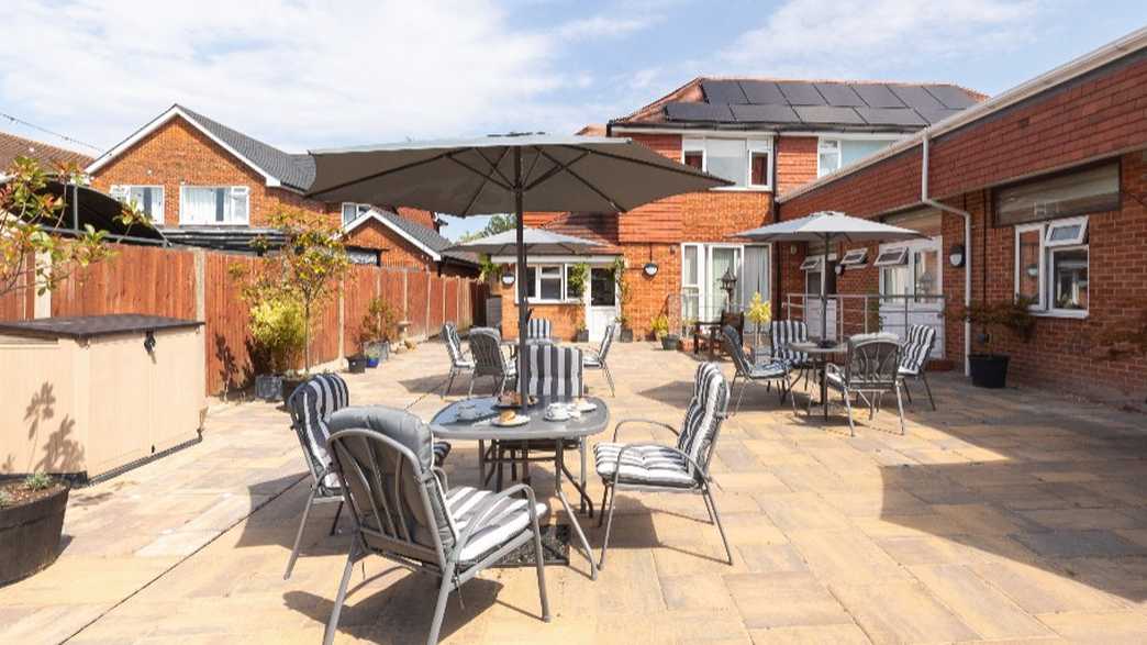 Elmwood Care Home Bromley buildings-carousel - 2