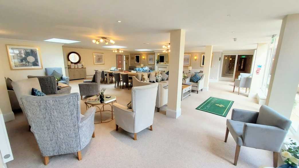 Crowthorne Retirement Living Crowthorne lifestyle-carousel - 3