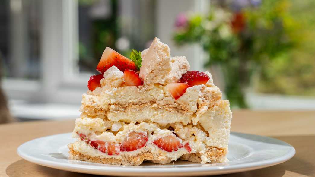 Coombe House Care Home Reading meals-carousel - 2